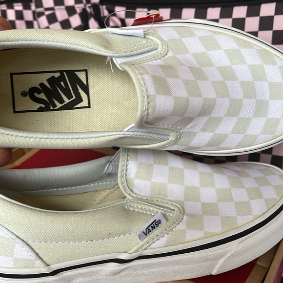 Vans WMNS CLASSIC SLIP-ON 
(CHECKERBOARD) BLUE FLOWER 
VN0A38F7QCL
Sneakers - Picture 15 of 16